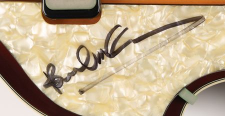 Lot #389 Beatles: Paul McCartney Signed Hofner 'Violin' Bass Guitar - Image 2