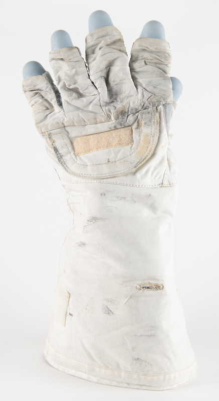 Lot 8573 Space Shuttle 4000 Series EMU Glove TMG (Left)