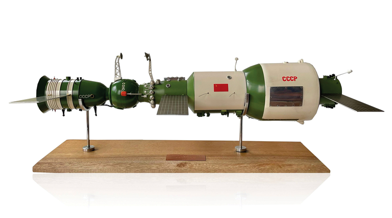 Lot 8609 Salyut 1 Space Station and Soyuz 11 Spacecraft Model