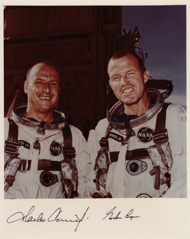 Lot 8098 Gemini 5 Crew-Signed Photograph