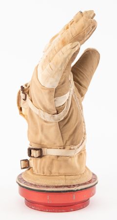 Lot #8082 Gemini G4-C Training Glove - Rare Forerunner to the A-1C Glove of Apollo 1 - Image 3