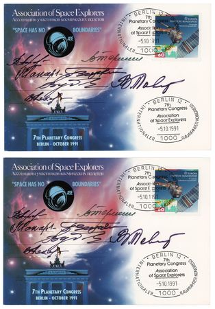 Lot #8440 Astronauts and Cosmonauts 7th Planetary Congress Cards with (55) Signatures - Image 2