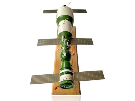 Lot #8609 Salyut 1 Space Station and Soyuz 11 Spacecraft Model - Image 4