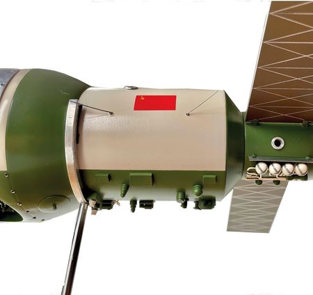 Lot #8609 Salyut 1 Space Station and Soyuz 11 Spacecraft Model - Image 6