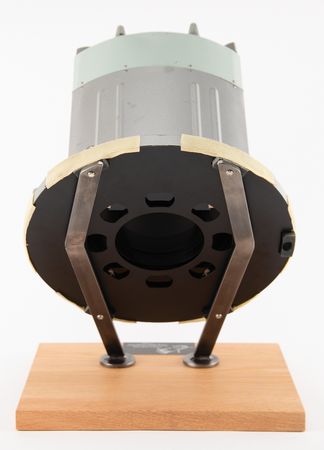 Lot #8644 Soyuz Descent Module VSK-4 (VZOR) Internal Navigational Periscope (Presumed Flown) - Image 4