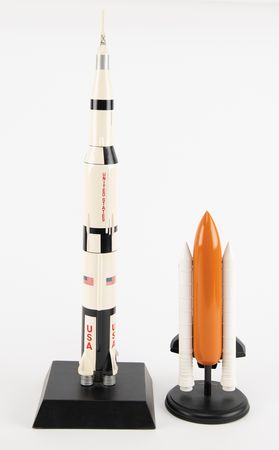 Lot #8621 Saturn V and Space Shuttle Discovery Models - Image 2