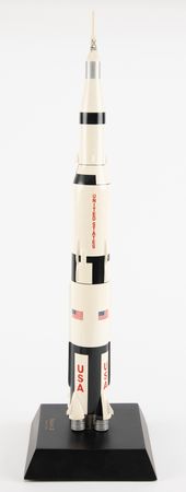Lot #8621 Saturn V and Space Shuttle Discovery Models - Image 5