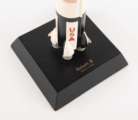 Lot #8621 Saturn V and Space Shuttle Discovery Models - Image 7
