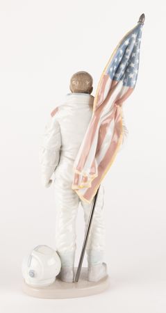 Lot #8612 Apollo Astronaut Figurine by Lladro - 'Apollo Landing' - Image 2