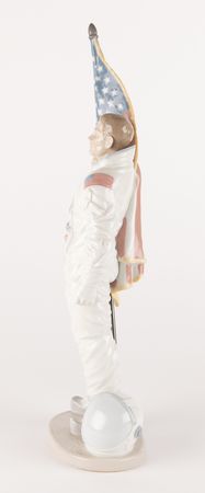 Lot #8612 Apollo Astronaut Figurine by Lladro - 'Apollo Landing' - Image 3