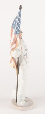 Lot #8612 Apollo Astronaut Figurine by Lladro - 'Apollo Landing' - Image 4