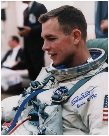 Lot #484 Dave Scott Signed Photograph - Image 1