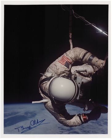 Lot #425 Buzz Aldrin Signed Photograph - Image 1