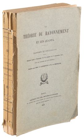 Lot #155 Albert Einstein: 1911 Solvay Conference Report - La Théorie du Rayonnement et les Quanta [The Theory of Radiation and Quanta] - Image 1