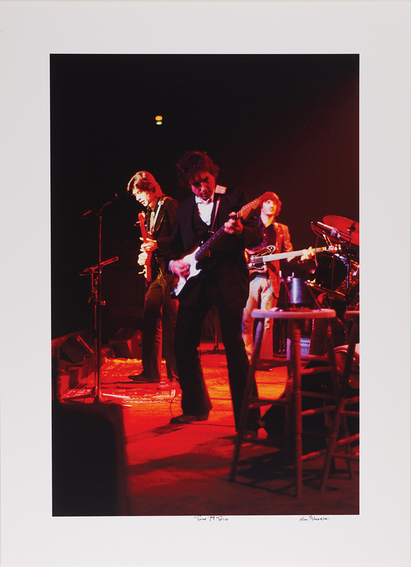 Lot 3215 Bob Dylan Oversized Print Signed by Photographer William Scheele (16˝ x 22˝)