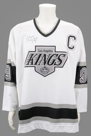 Lot #667 Wayne Gretzky Signed Los Angeles Kings Hockey Jersey - Image 1