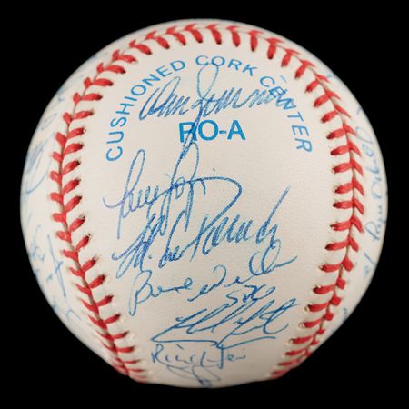 Lot #679 NY Yankees: 1998 Team-Signed Baseball - Image 3