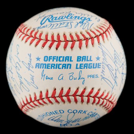Lot #679 NY Yankees: 1998 Team-Signed Baseball - Image 6