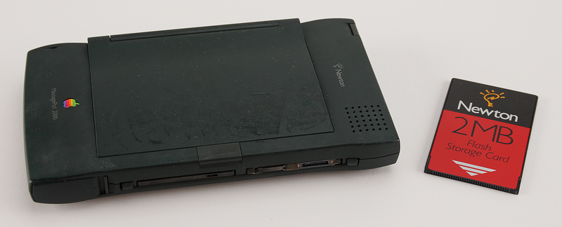 Lot 6067 Apple Newton MessagePad 2000 (Employee Issued - Higher Education)