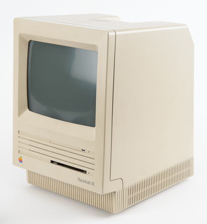 Lot #6064 Apple Macintosh SE Signed by Dan Kottke - Image 2