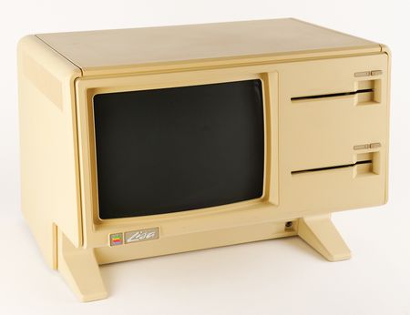 Lot #6059 Apple Lisa Computer with 'Twiggy' Drives, ProFile Hard Drive, Manuals, and Printer - Image 5