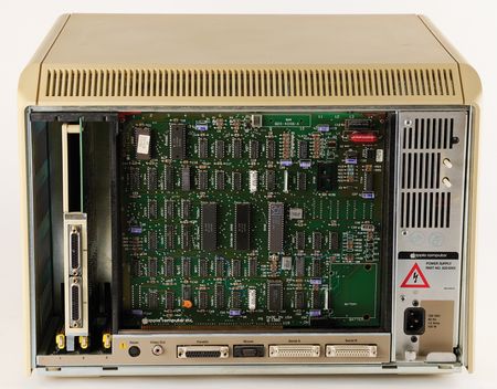 Lot #6059 Apple Lisa Computer with 'Twiggy' Drives, ProFile Hard Drive, Manuals, and Printer - Image 7