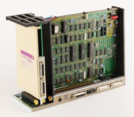 Lot #6059 Apple Lisa Computer with 'Twiggy' Drives, ProFile Hard Drive, Manuals, and Printer - Image 8