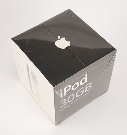 Lot #6075 Apple iPod (3rd Generation, Sealed - 30GB) - Image 5