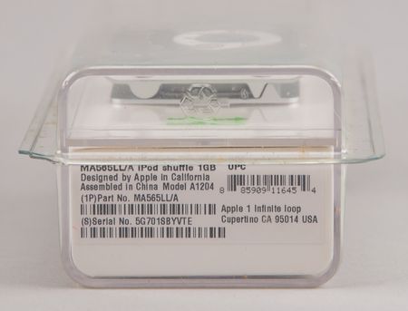 Lot #6087 Apple iPod Shuffle (2nd Generation, Sealed - 1GB) - Image 3