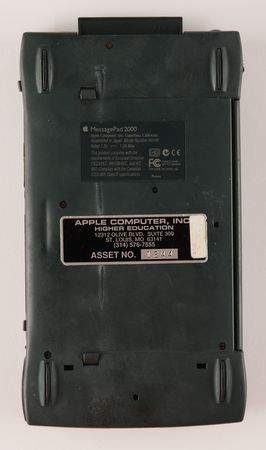 Lot #6067 Apple Newton MessagePad 2000 (Employee Issued - Higher Education) - Image 2
