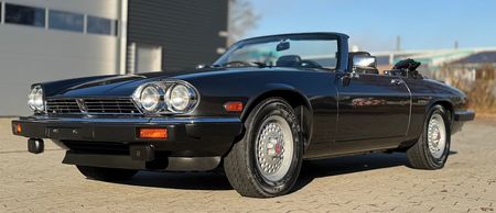 Lot #6030 Apple Computer-Registered 1989 Jaguar XJS V12 Convertible with Complete Apple Fleet Documentation - The Executive Vehicle of Apple Engineer Taylor Pohlman - Image 4