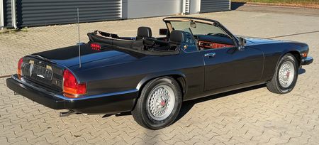 Lot #6030 Apple Computer-Registered 1989 Jaguar XJS V12 Convertible with Complete Apple Fleet Documentation - The Executive Vehicle of Apple Engineer Taylor Pohlman - Image 6