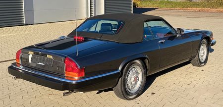 Lot #6030 Apple Computer-Registered 1989 Jaguar XJS V12 Convertible with Complete Apple Fleet Documentation - The Executive Vehicle of Apple Engineer Taylor Pohlman - Image 8