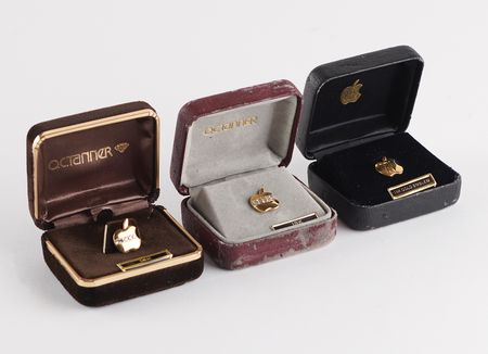 Lot #6202 Apple Computer Employee Service Award Pins (3) - 5, 10, and 15-Year Gold and Diamond Pins - Image 2