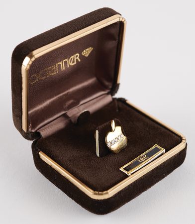 Lot #6202 Apple Computer Employee Service Award Pins (3) - 5, 10, and 15-Year Gold and Diamond Pins - Image 3