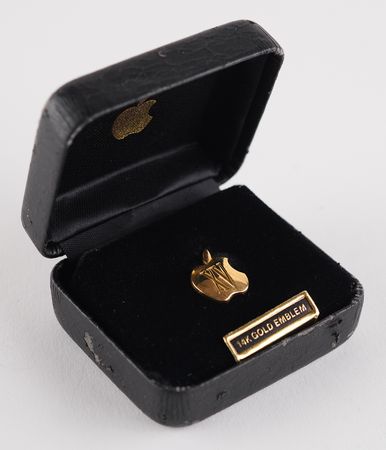 Lot #6202 Apple Computer Employee Service Award Pins (3) - 5, 10, and 15-Year Gold and Diamond Pins - Image 5
