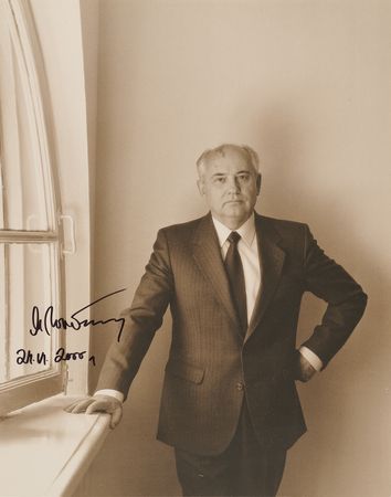 Lot #374 Mikhail Gorbachev (2) Signed Photographs - Image 3