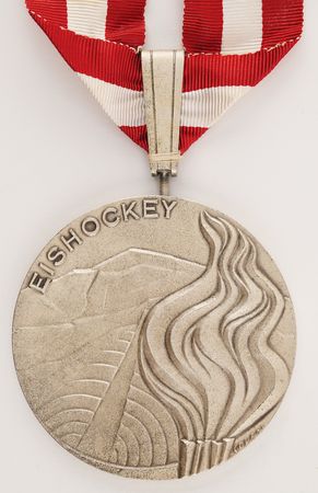 Lot #3089 Innsbruck 1976 Winter Olympics Silver Winner's Medal for Ice Hockey - Image 4