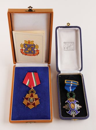 Lot #3243 IOC and Olympic Collection of (39) Pins and Badges - From the Collection of IOC Member James Worrall - Image 3