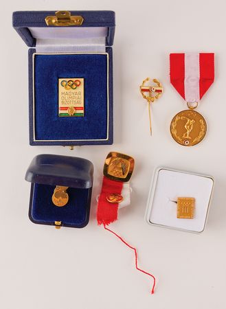Lot #3243 IOC and Olympic Collection of (39) Pins and Badges - From the Collection of IOC Member James Worrall - Image 6