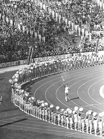 Lot #3012 Moscow 1980 Summer Olympics 'Stadium' Torch - One of 20 Exclusively Designed for the Olympic Flame-Lighting Ceremonies Held in Moscow, Leningrad, Minsk, and Kiev - Image 12