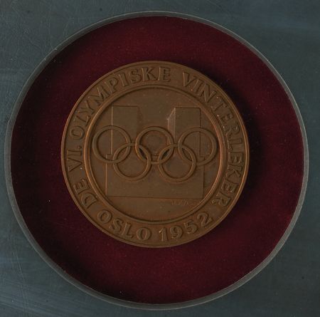 Lot #3075 Oslo 1952 Winter Olympics Gold Winner's Medal for Ice Hockey - Image 4