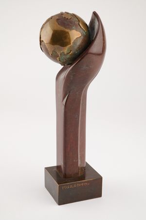 Lot #3298 International Olympic Committee (IOC) 'Sport and Universality' Marble-and-Bronze Sculpture Award by Rosa Serra - Image 4