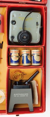 Lot #4098 Gilbert U-238 Atomic Energy Laboratory - 'The Most Dangerous Toy in History' - Image 5