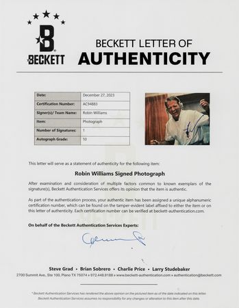 Lot #725 Robin Williams Oversized Signed Photograph - Image 2