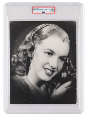 Lot #644. Marilyn Monroe Original Photograph - PSA Type II