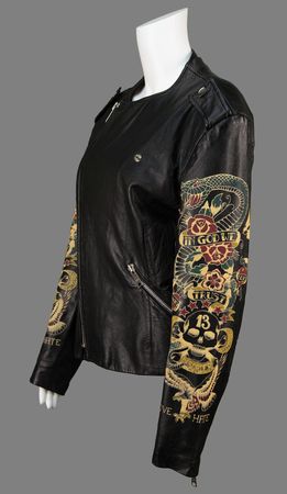 Lot #7466 David Bowie: Gail Ann Dorsey's John Richmond Leather Jacket - Worn on the Cover of Her Debut Album, The Corporate World - Image 2