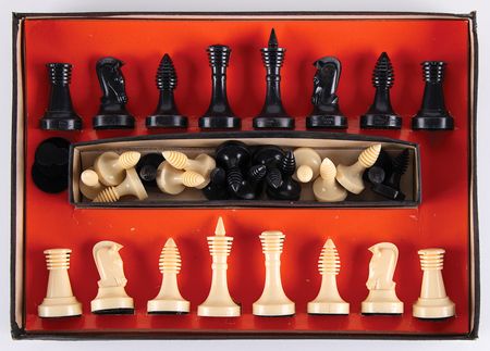 Lot #430 [Star Trek] 1961 Peter Ganine Classic Chess Set, Model 1494 - Image 2