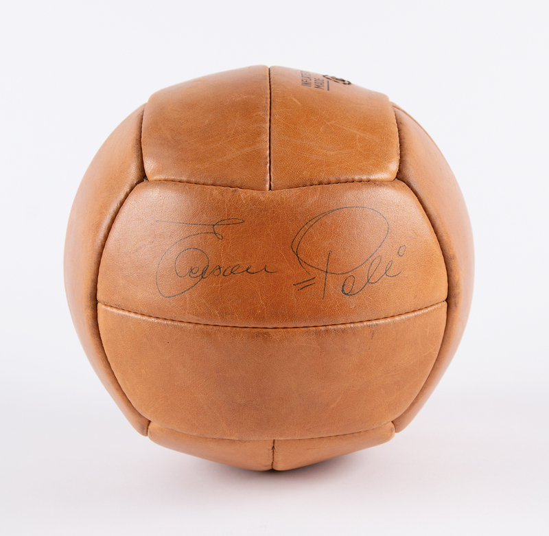 Lot 3260 Pelé Signed Vintage Soccer Ball