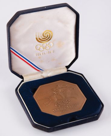 Lot #3124 Seoul 1988 Summer Olympics Press Participation Medal - Image 3